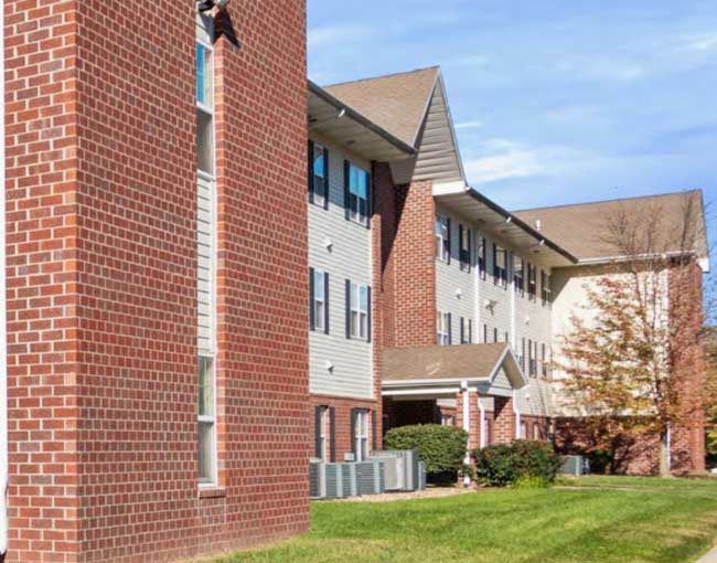 Parkway Pointe Apartments